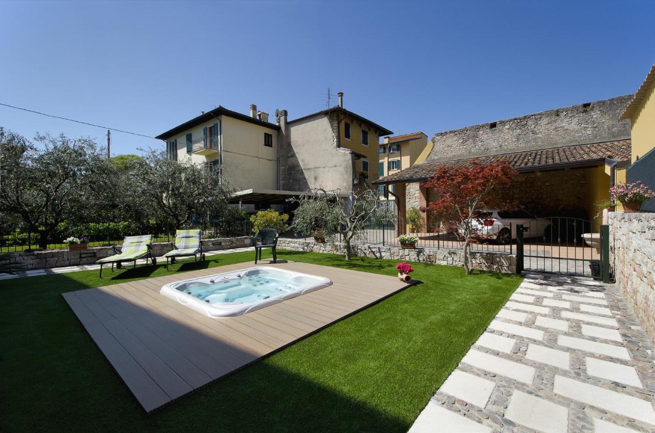 トッリ・デル・ベーナコAccogliente Apt Al Centro Con Giardino E Jacuzziアパートメント エクステリア 写真